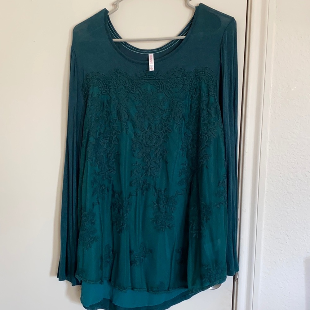 Xhilaration Large Long Sleeve Shirt